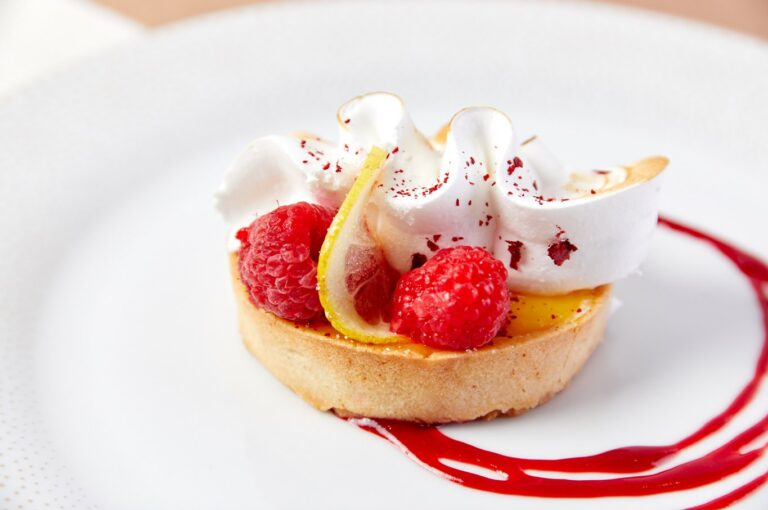 modern meringue tart
